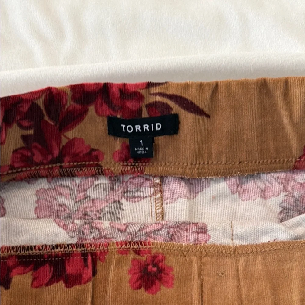Button-Front Floral Mini Skirt - Red Floral on Tan - Picture 2 of 3